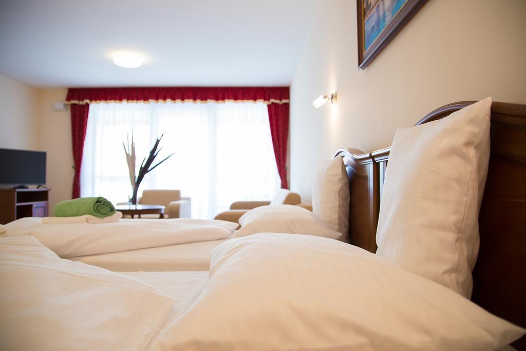 Luxury Hotel Siófok Cameră foto